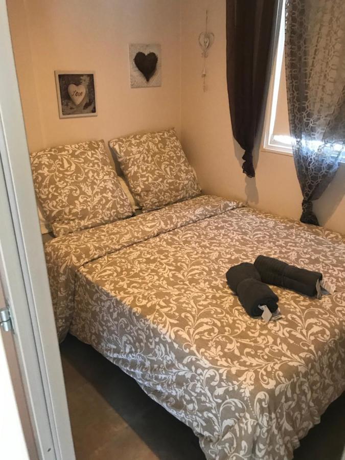 Mobilhome En Face Des Plages Hyeres Bagian luar foto